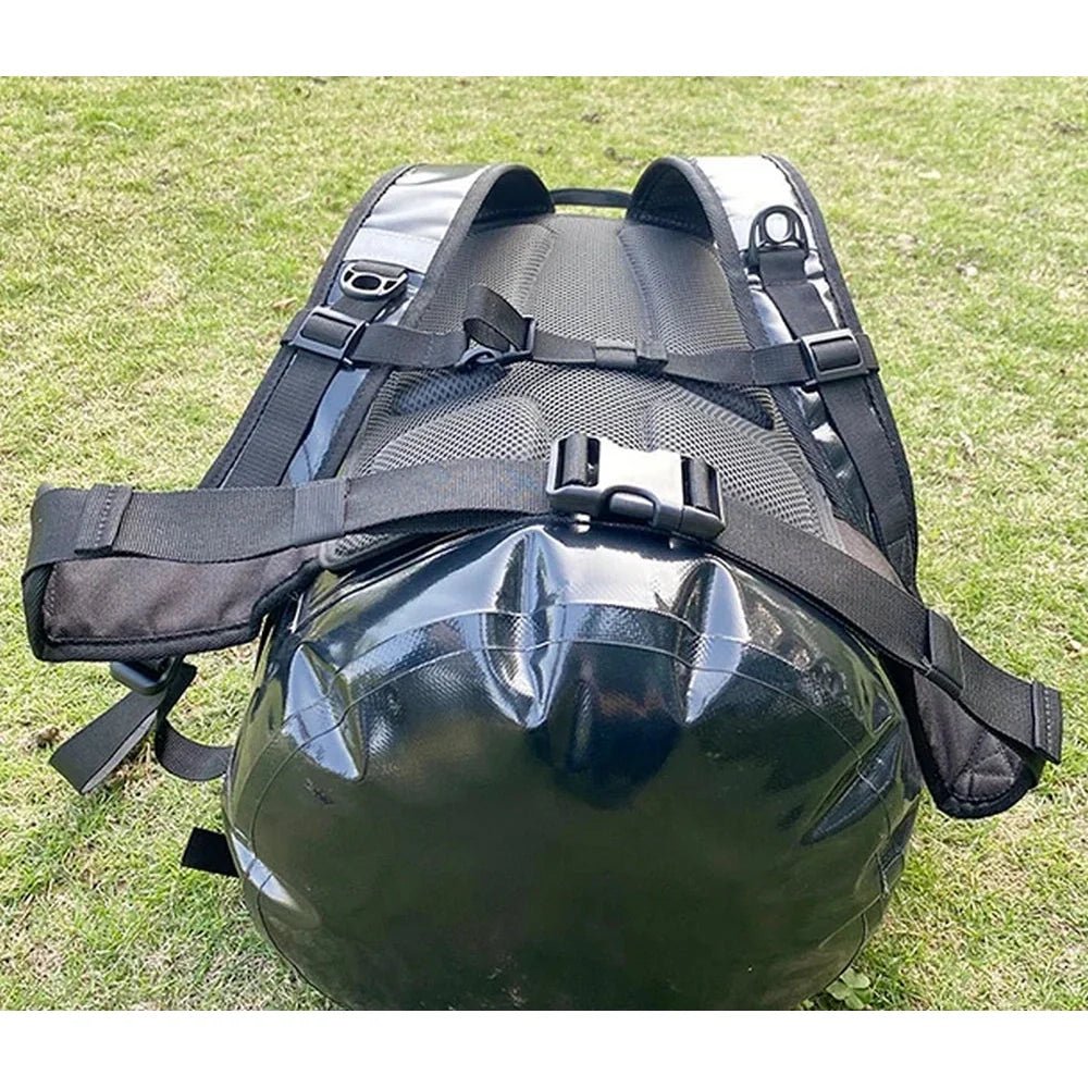Sac à dos étanche de trail 30L noir brillant avec bretelles ajustables et boucles