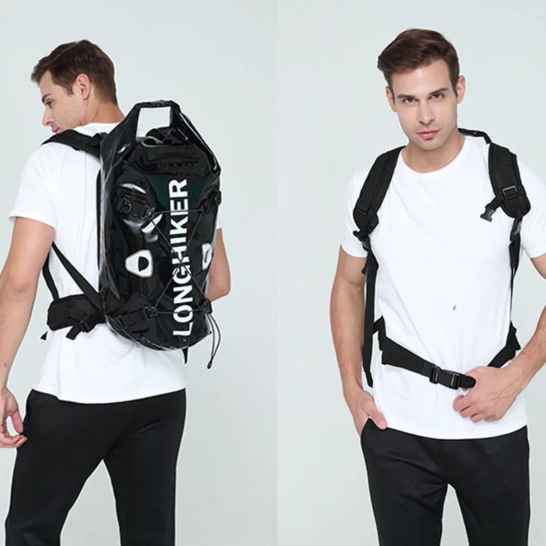 Sac à dos étanche de trail 30L noir avec logo blanc et détails en maille