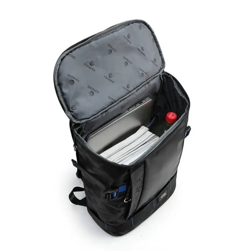 Sac à dos étanche homme noir avec ordinateur portable, papiers et bouteille d’eau