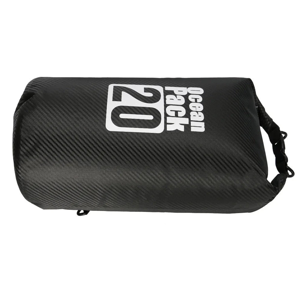 Sac à dos étanche paddle avec texture en fibre de carbone noire et fermeture à boucle