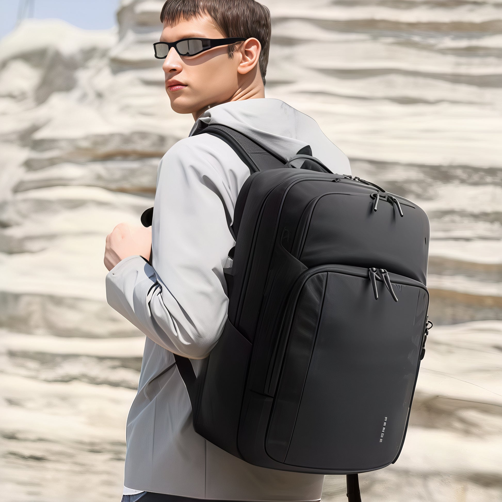 Sac à dos homme Dominus noir avec compartiments multiples et sangles ajustables