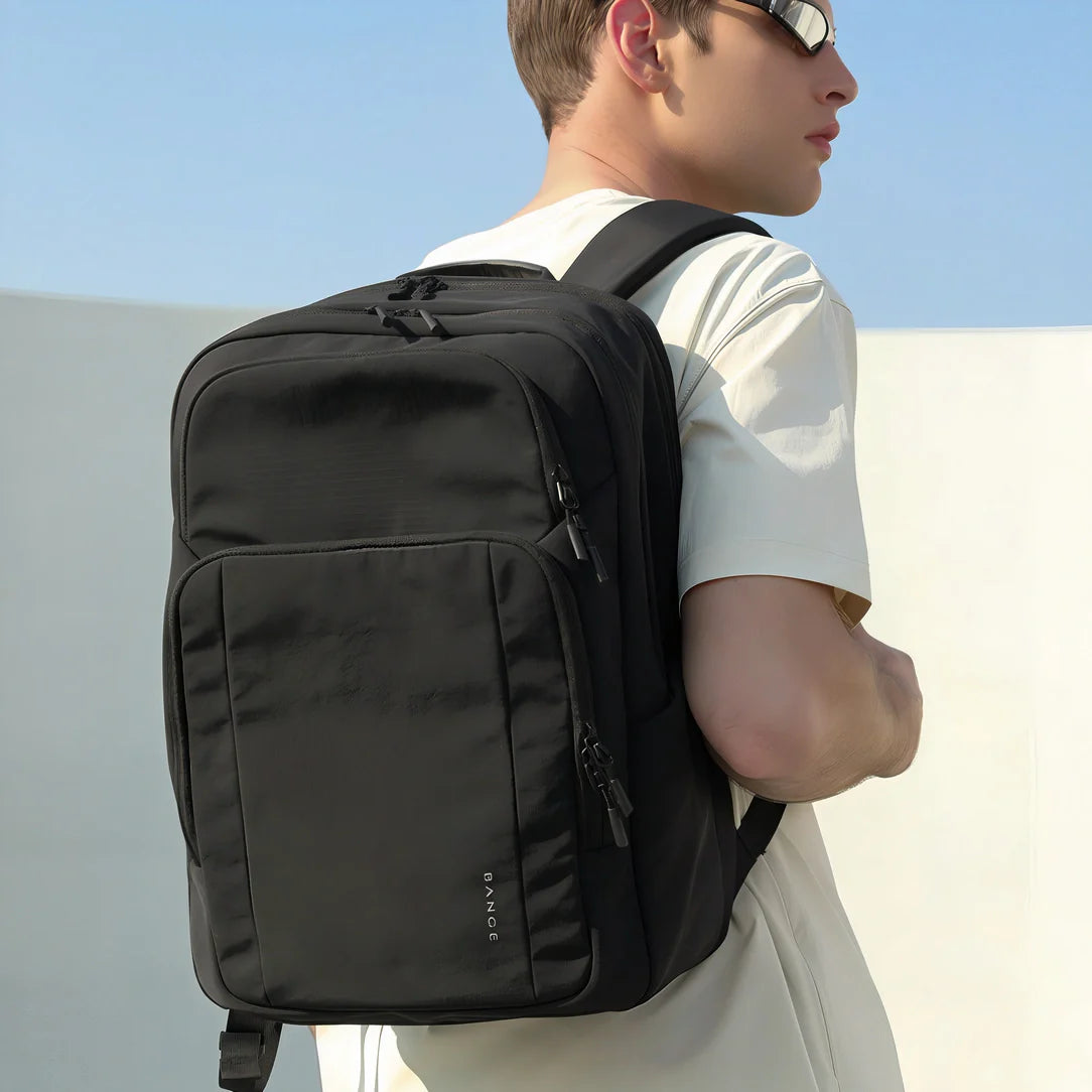 Sac à dos homme Dominus noir en nylon avec compartiments et sangles ajustables