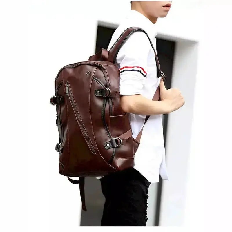 Sac à dos homme en cuir en faux cuir brun foncé avec plusieurs compartiments et bretelles ajustables