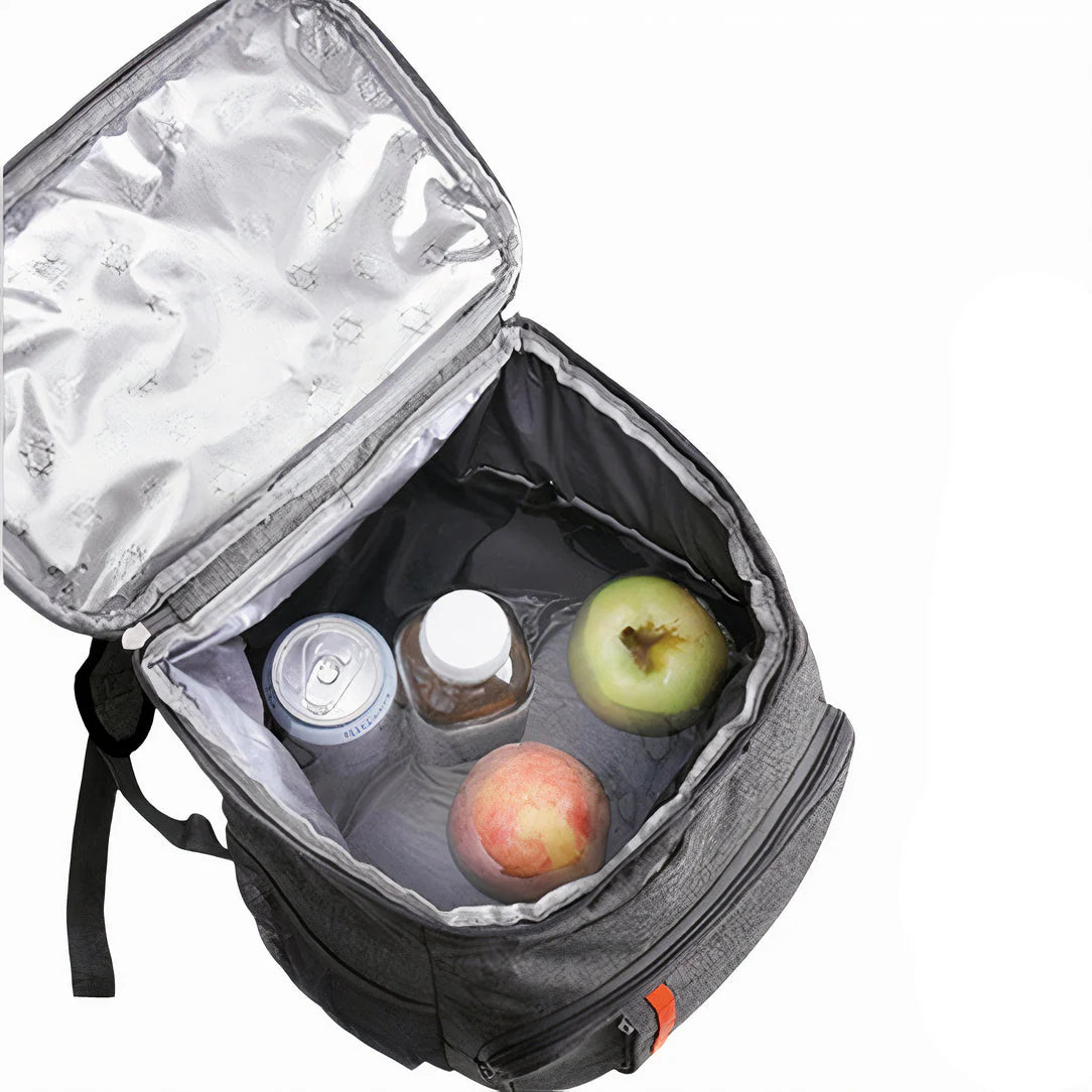 Sac à dos isotherme 20 litres gris ouvert avec boissons et fruits à l’intérieur