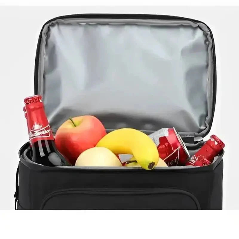 Sac à dos réfrigérant ouvert avec boissons et fruits pour garder au frais