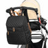 Sac à dos à langer noir quilté attaché à une poussette pour bébé