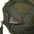 Sac à dos militaire 35l olive vert avec poche frontale partiellement dézippée et portefeuille