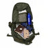 Sac à dos militaire 35l vert olive ouvert rempli d’articles personnels