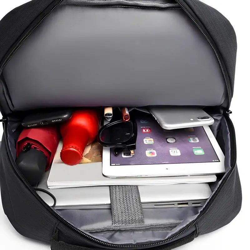 Sac à dos minimaliste pour PC 14 pouces ouvert avec appareils électroniques et effets personnels