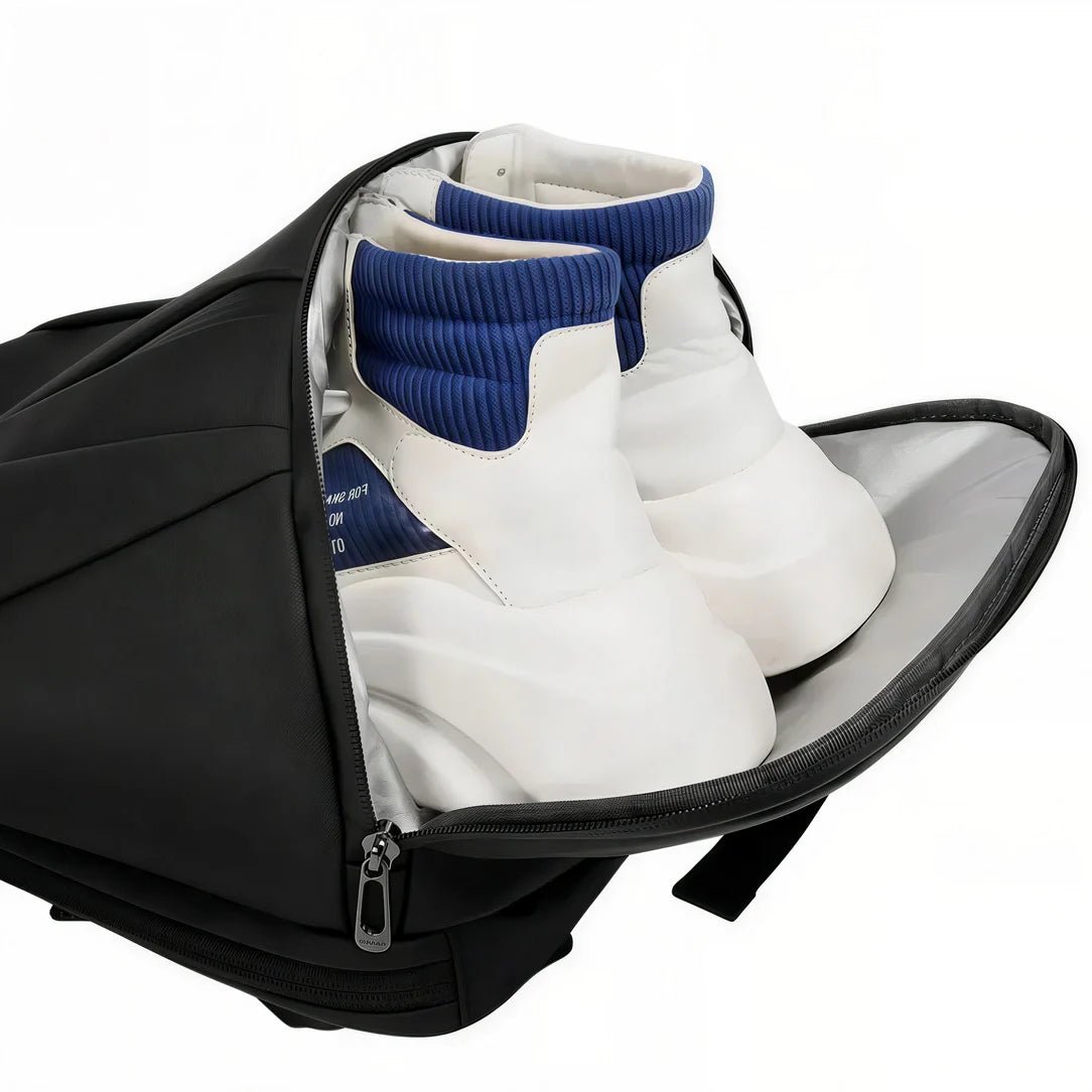 Sac à dos moderne roll top 16 pouces Calipso X avec sac noir et baskets hautes blanches et bleues