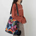 Sac à dos multicolore pour femme avec motif géométrique et large bandoulière noire