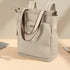 Sac à dos multifonction femme en gris clair avec poches, sac convertible et bretelles marron et blanc