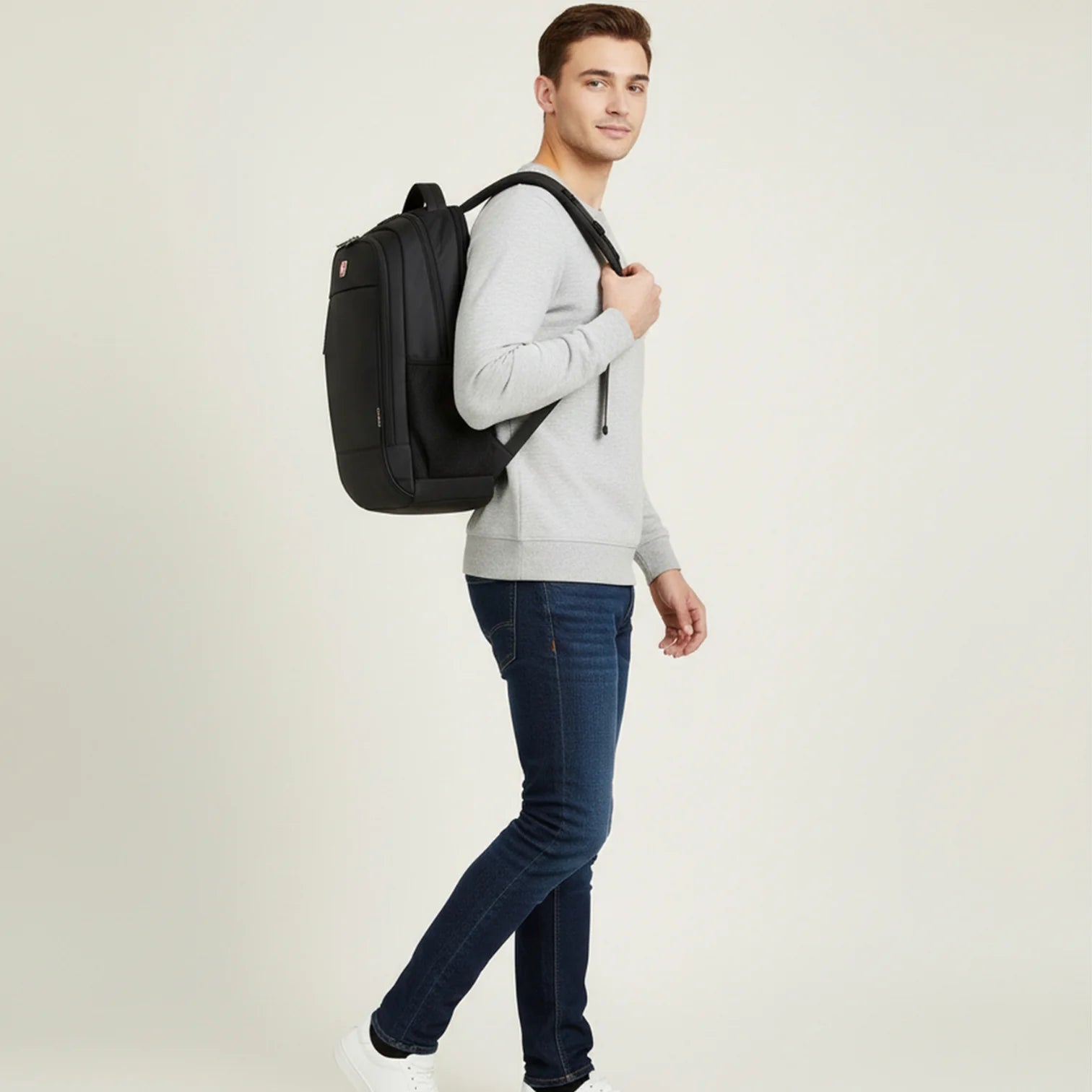 Sac à dos noir homme Xerion, design moderne et tissu durable