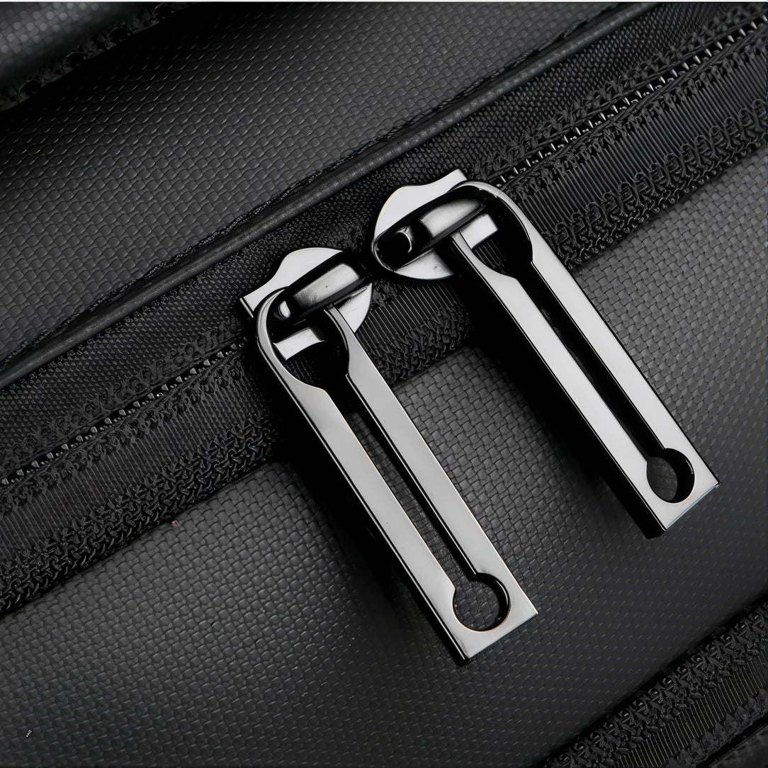 Deux tirettes de fermeture éclair en métal noir sur tissu texturé pour Sac à dos ordinateur 15 pouces de 25L
