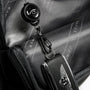 Clé de voiture noire attachée à un porte-clés rétractable sur le Sac à dos Orion 17 pouces