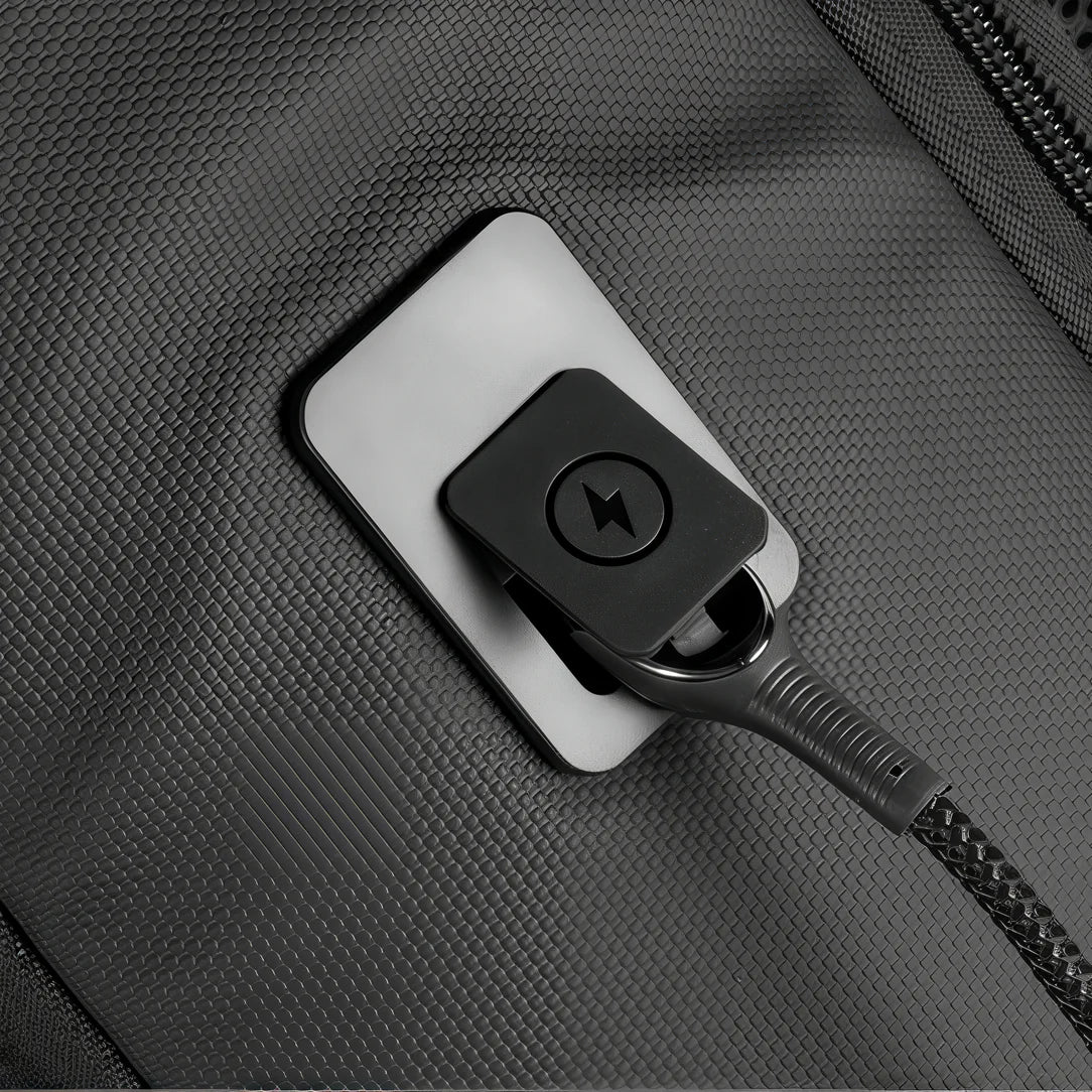 Sac à dos ordinateur de voyage 22L K10 noir avec port de chargement USB et câble tressé