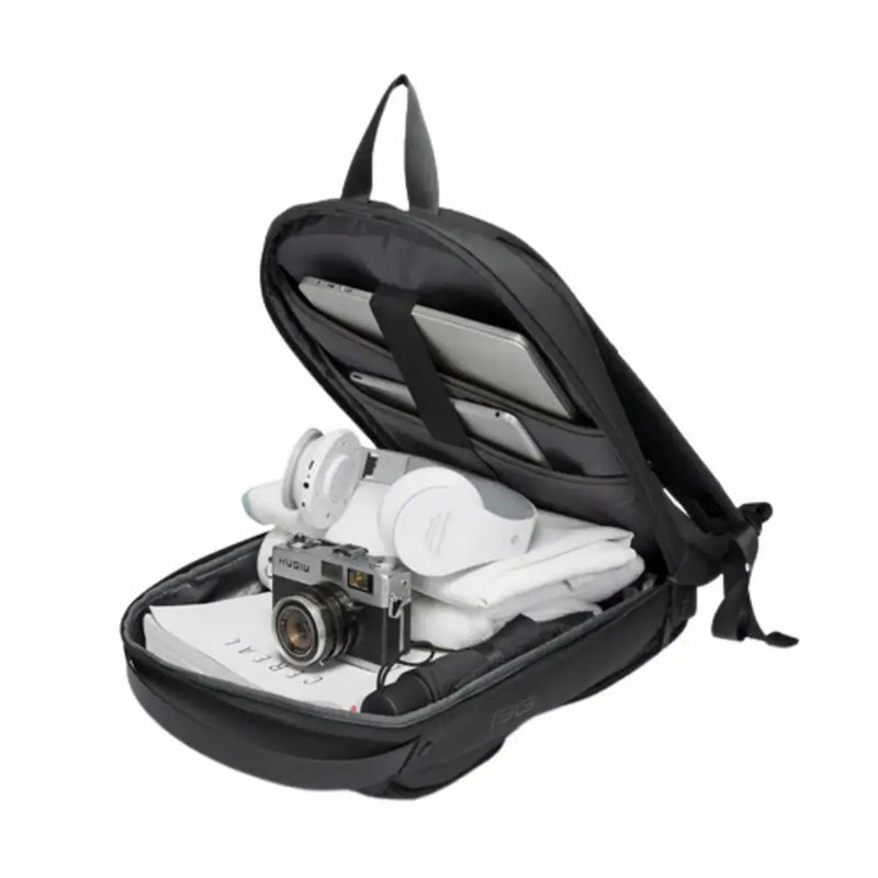 Sac à dos ordinateur ultra plat Nova Slim noir ouvert avec compartiments et objets à l’intérieur