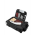 Sac à dos ouverture valise avec sac noir ouvert et divers articles dans ses compartiments