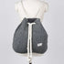 Sac à dos paille gris en paille tissée avec cordons en corde blanche