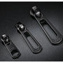 Trois tirettes de fermeture éclair en métal noir au design minimaliste pour Sac à dos pour ordinateur 17 pouces BackGuard
