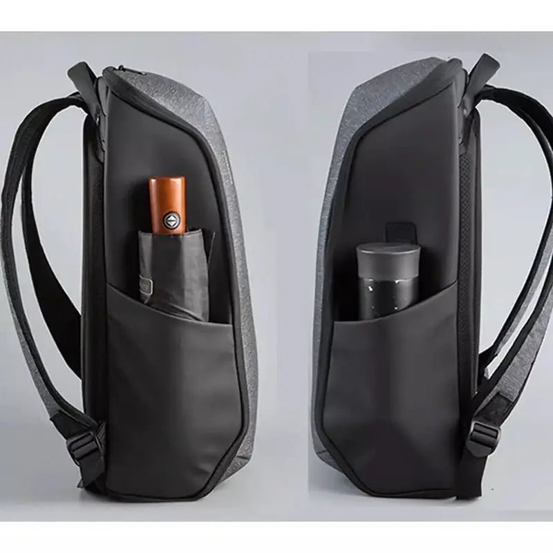 Sac à dos professionnel femme gris foncé avec poches latérales, un avec parapluie, l’autre avec bouteille d’eau