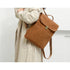 Sac à dos rectangulaire en cuir avec rabat en faux cuir marron, poche frontale et fermoir en laiton