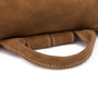 Sac à dos rectangulaire en cuir avec poignée en daim marron et couture blanche