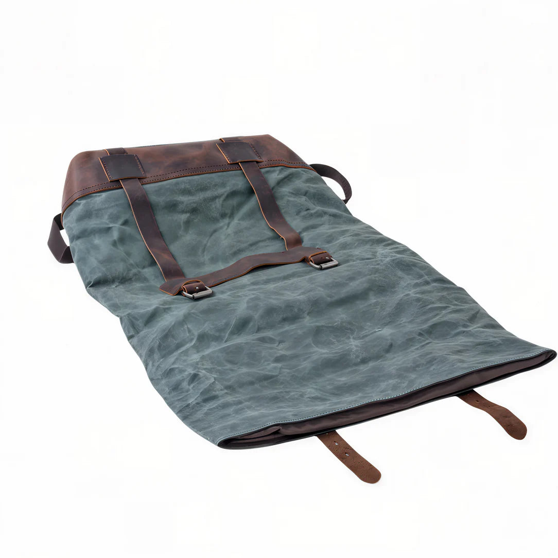 Sac à dos rétro en tissu avec fermeture roll top, en toile cirée verte et accents en cuir marron