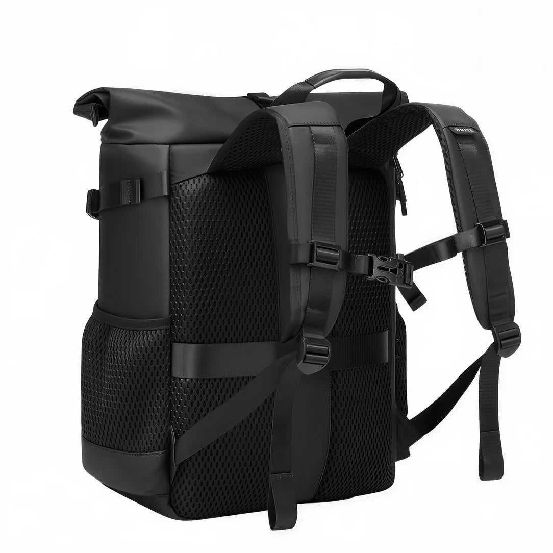 Sac à dos roll top de voyage noir avec panneau arrière en mesh rembourré et bretelles ajustables