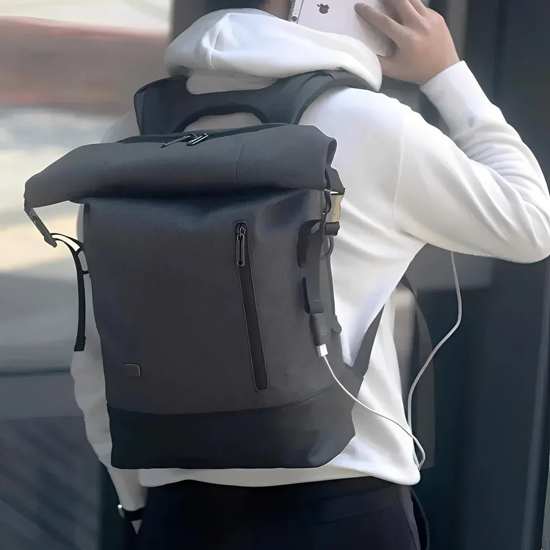 Sac à dos roll top homme HK21 gris foncé avec port de charge USB externe