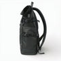 Sac à dos roll-top noir imperméable, tissu durable et sangles réglables