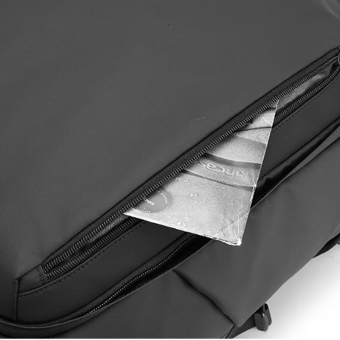 Sac à dos roll top urbain Polaris noir avec poche zippée et papier à l’intérieur