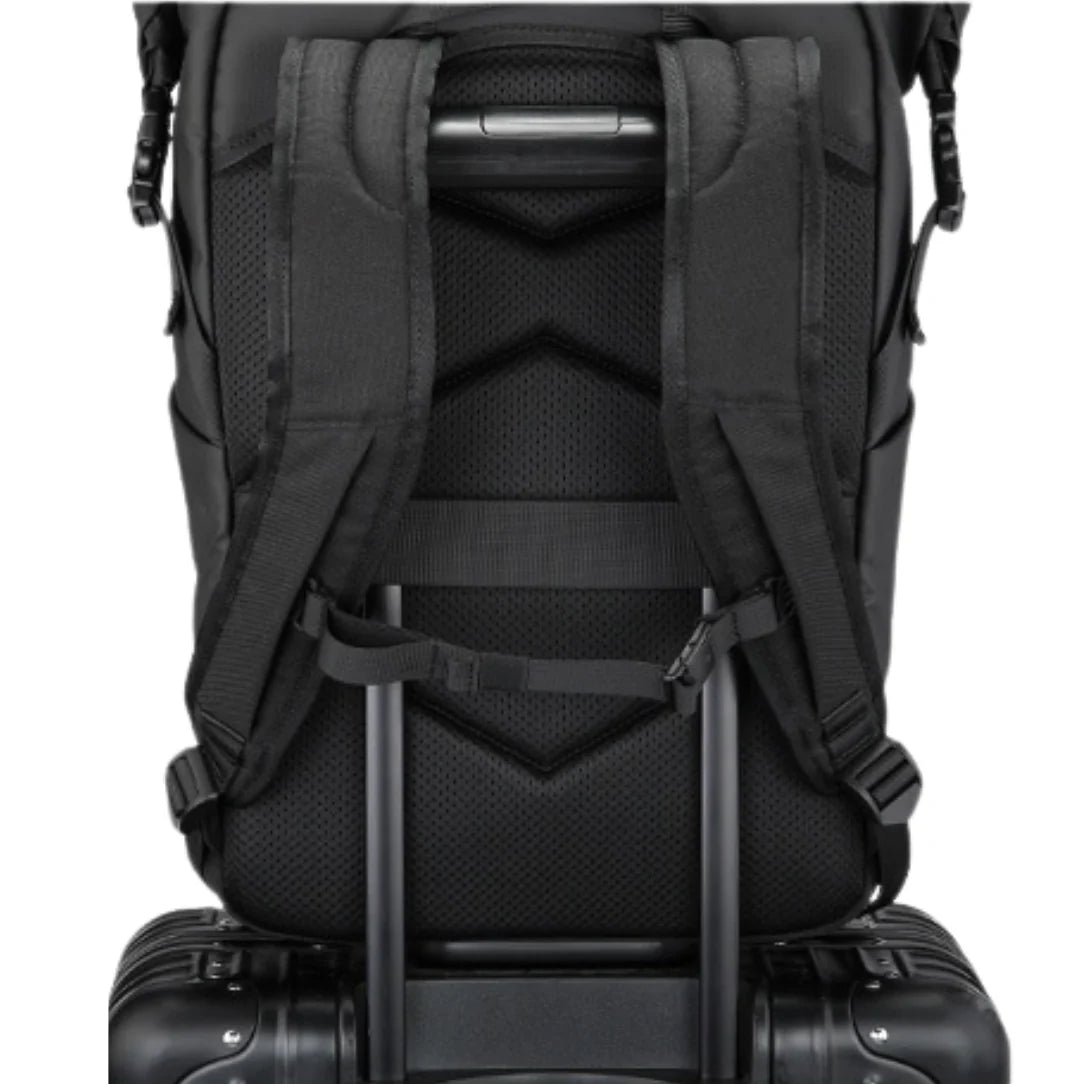 Sac à dos urbain Polaris noir avec bretelles rembourrées et passant pour bagage