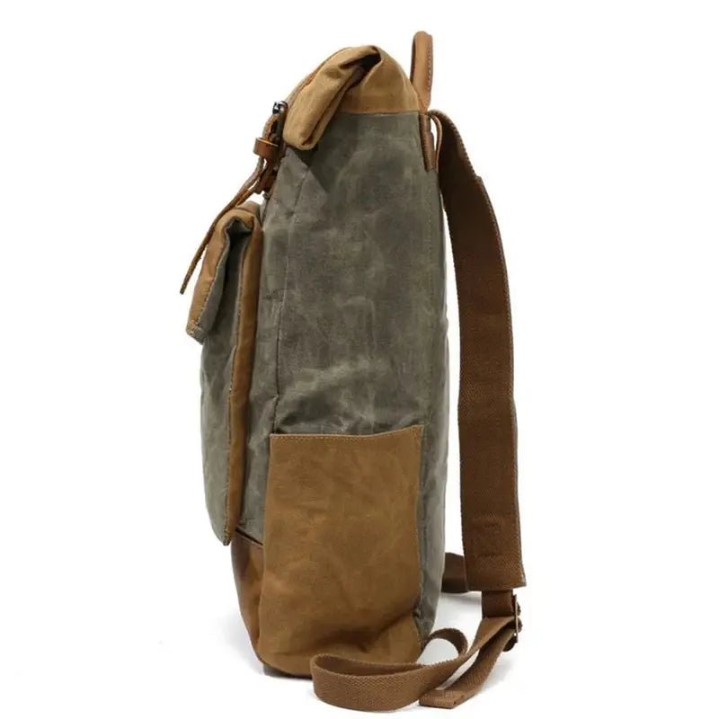 Sac à dos vintage en toile cirée et cuir olive vert et marron avec poches et bretelles ajustables