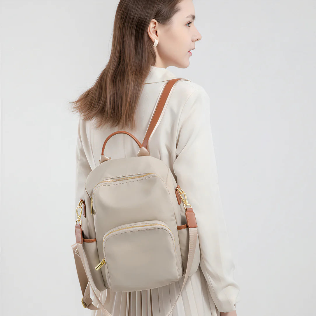 Sac à dos Sable d’aube avec beige, cuir marron et ferrures dorées