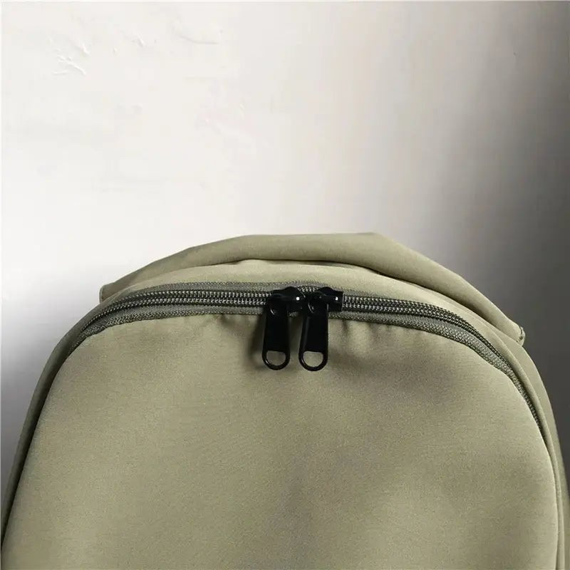 Sac à dos scolaire vert clair avec zippers noirs pour école et loisirs