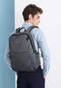 Sac à dos solide en tissu gris foncé avec bretelles et zippers noirs