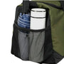 Sac à dos sport 40l vert avec poches en mesh noir, contenant un parapluie bleu et une thermos blanche