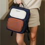 Sac à dos Tigernu Origin avec bleu marine, marron, panneau blanc et logo Tigernu