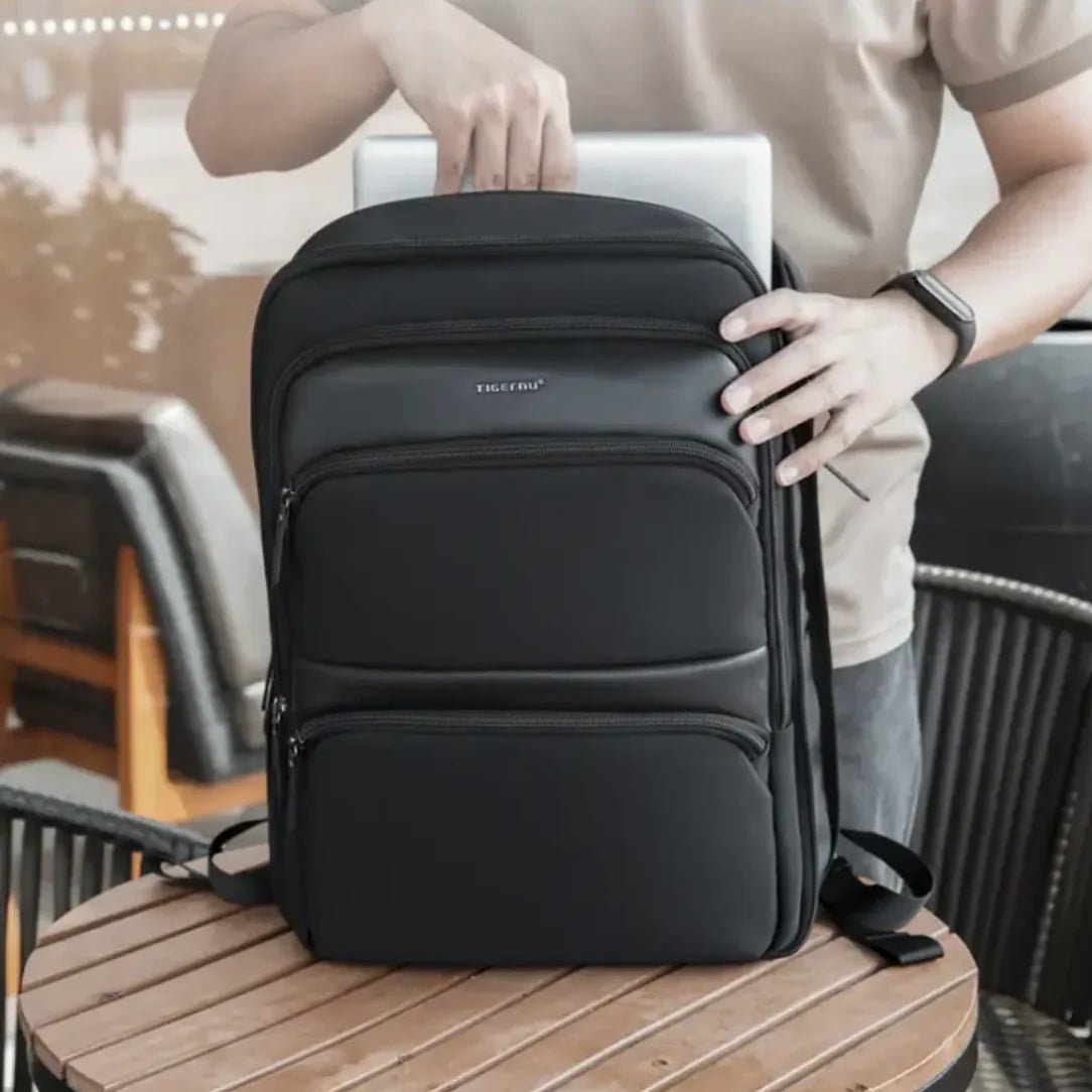 Sac à dos ultra plat extensible 17 pouces NeoFlat X avec ordinateur portable noir et compartiments zippés