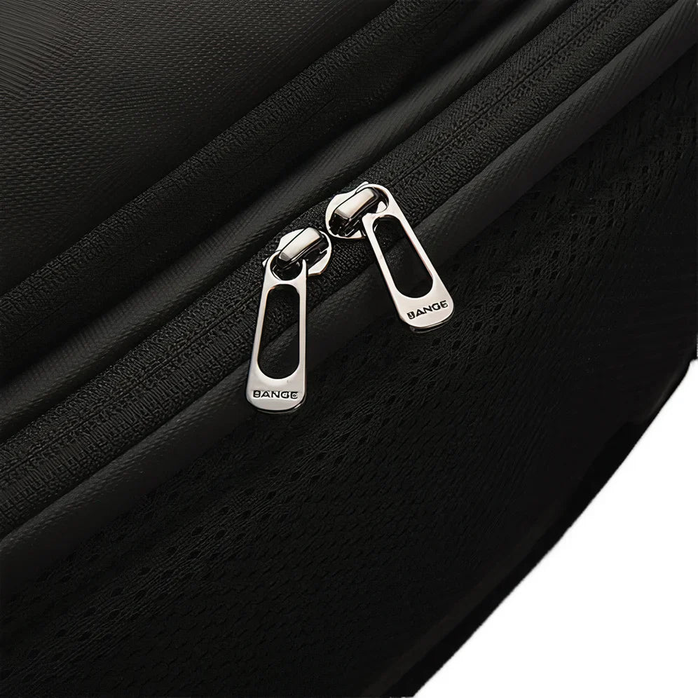 Zoom sur un sac à dos urbain pour ordinateur 15 pouces Andromède avec fermetures éclair argentées