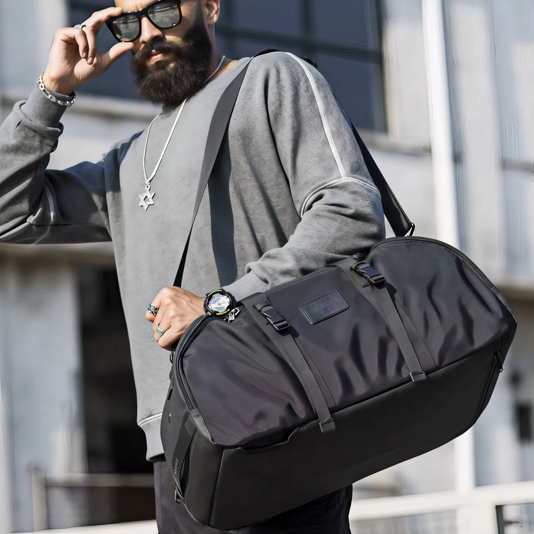 Sac de sport noir à dos avec sangle grise et pendentif étoile