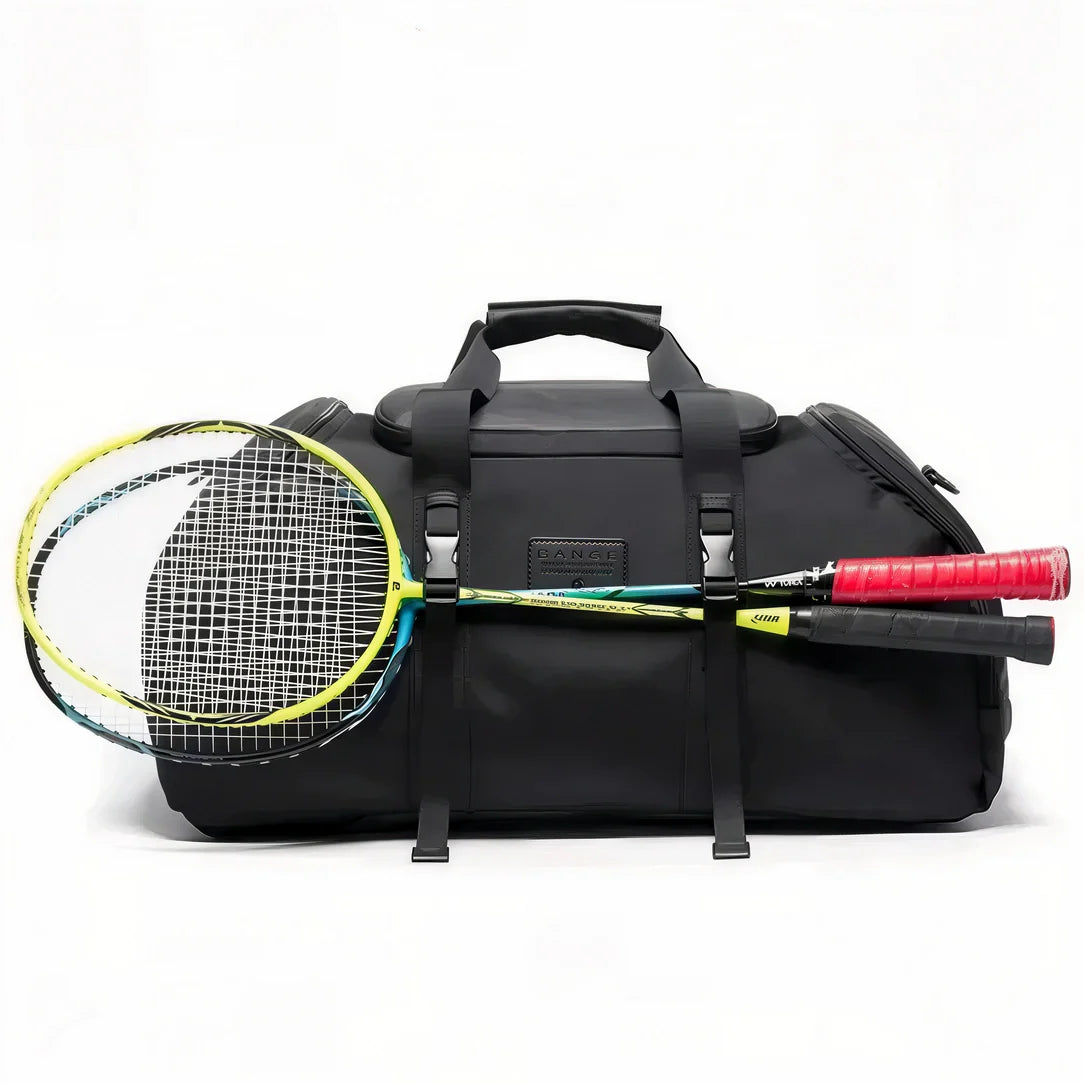 Sac de sport à dos noir avec raquettes et volants de badminton
