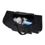 Sac de sport bandoulière noir avec contenu visible pour un usage pratique